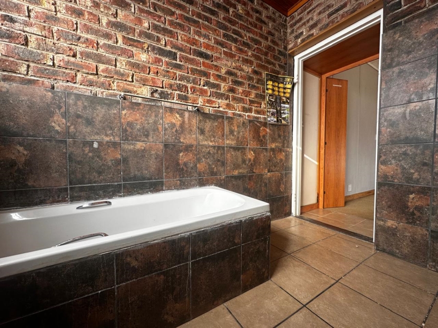 4 Bedroom Property for Sale in Dealesville Free State